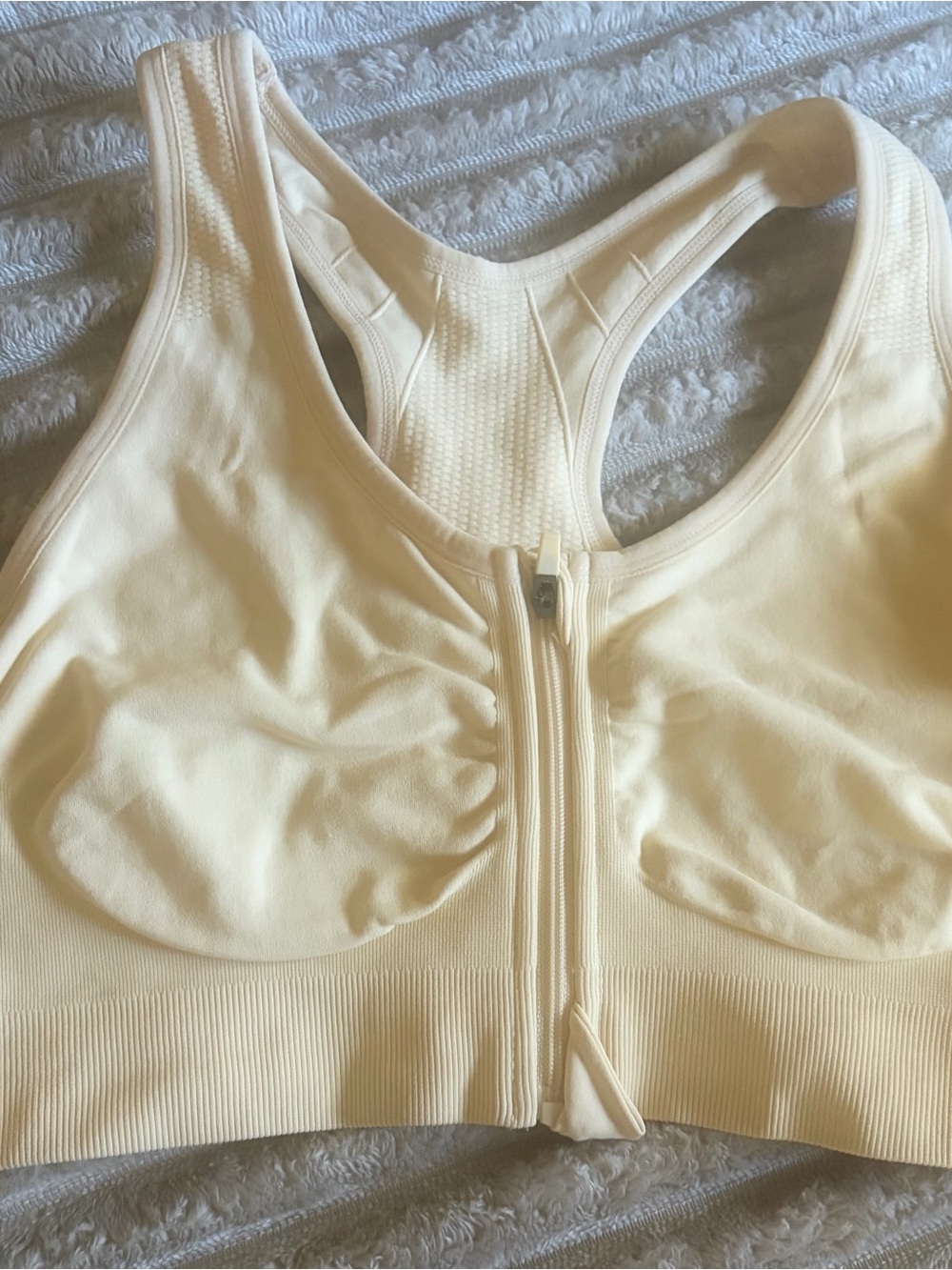 Front-Zip Seamless Sports Bra in Cream - Women Tops